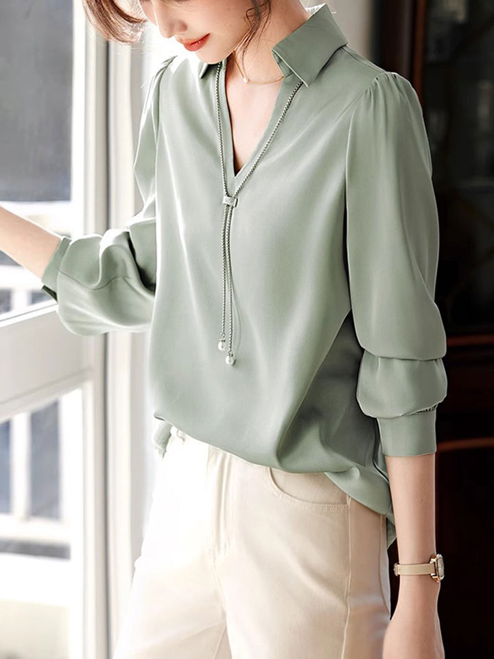 Claire – Chemise en satin à col en V élégant