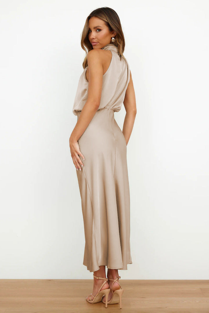 Theresa – Robe Longue Dos Nu Élégante et Polyvalente