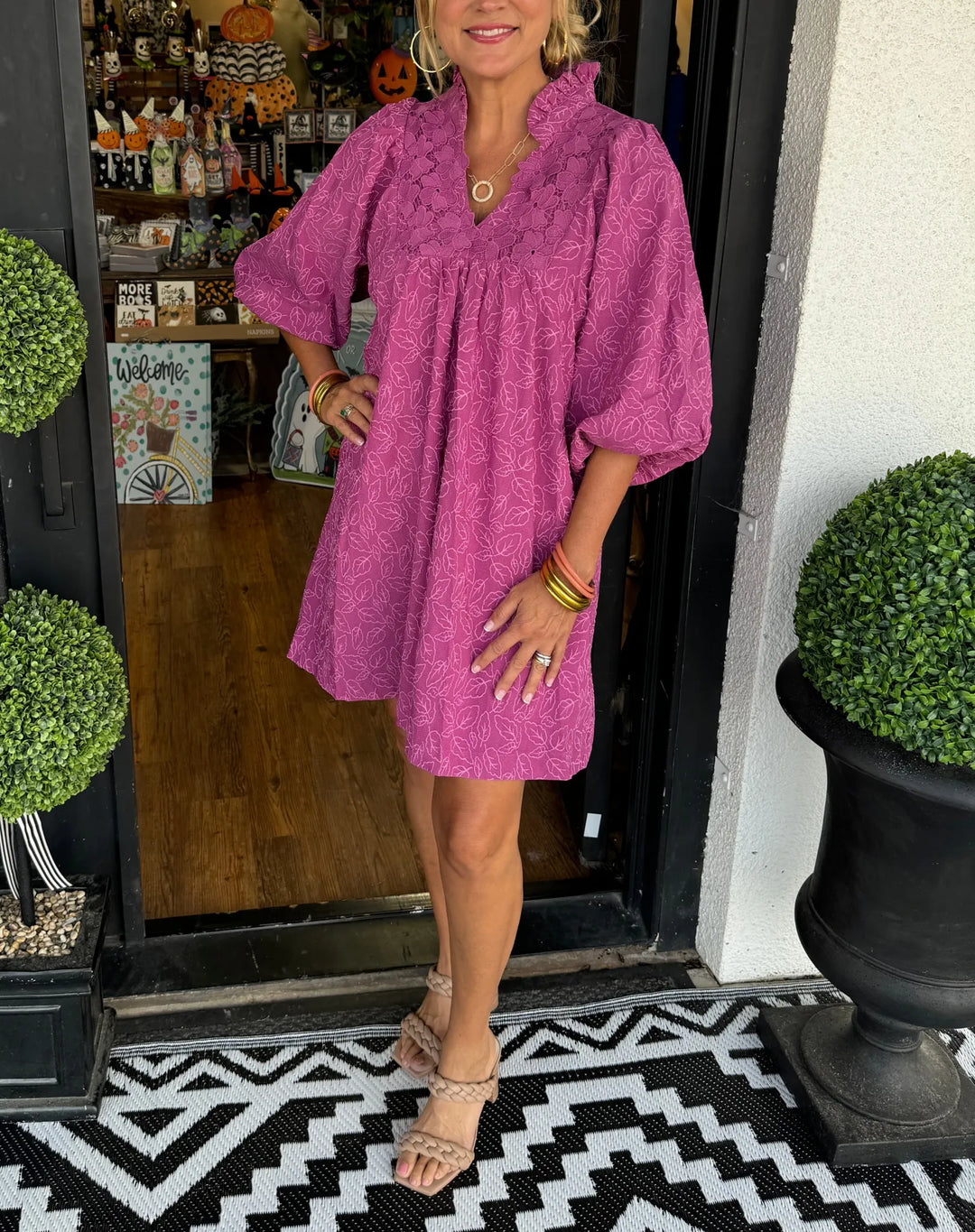 Tesia - Robe Jacquard Courte avec Manches Bouffantes