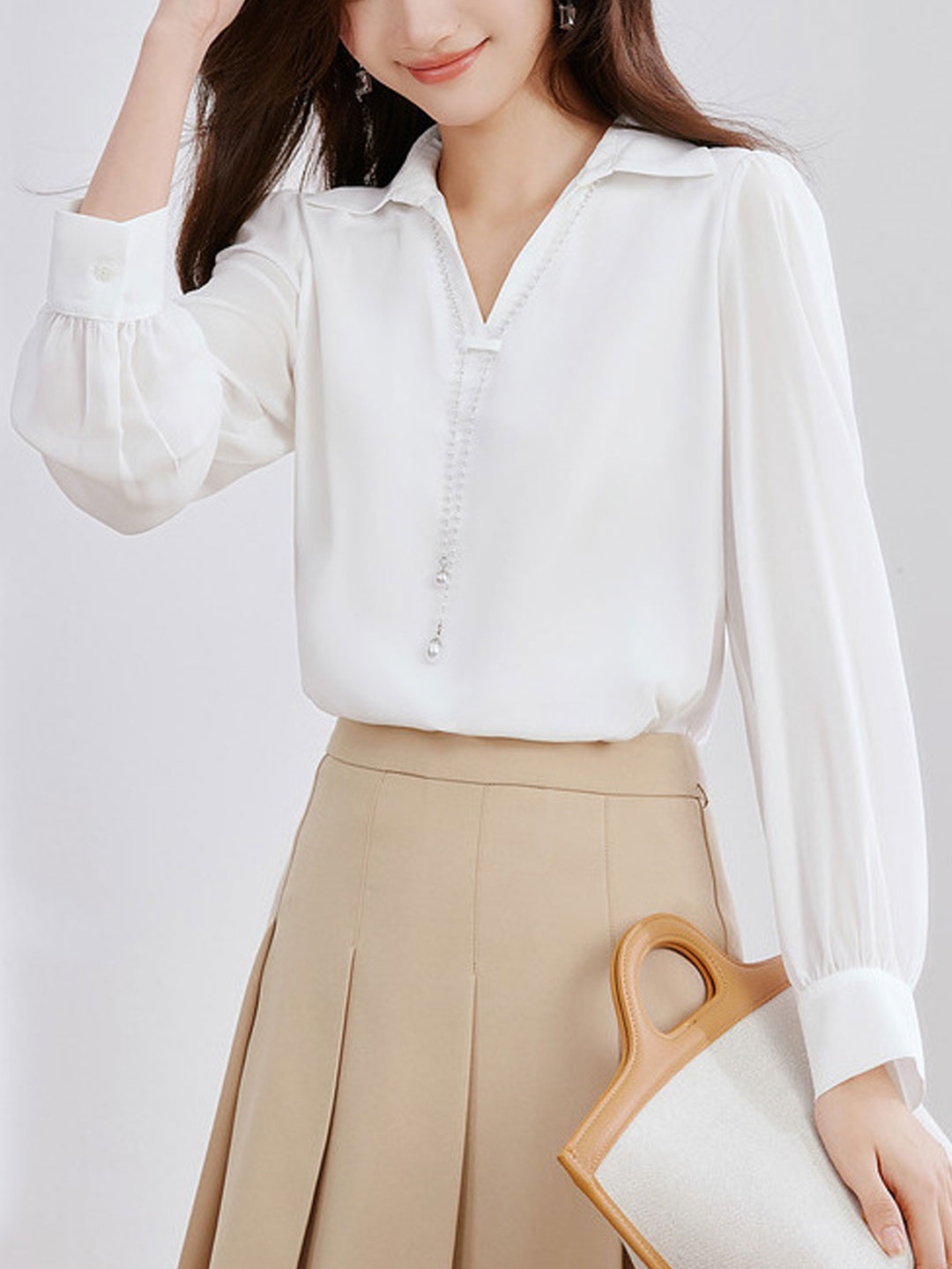 Claire – Chemise en satin à col en V élégant