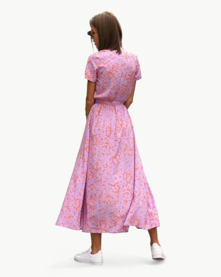 Désirée – Robe d’été à motif avec décolleté en V
